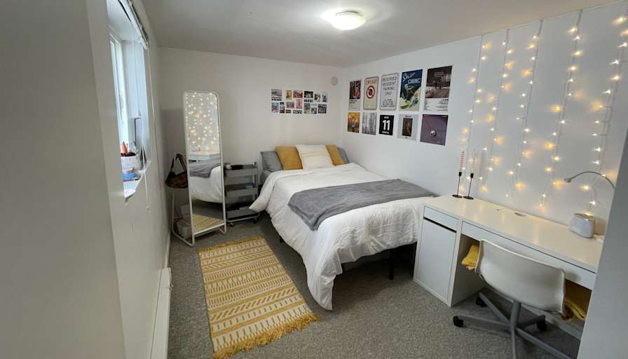 Evelyn's room