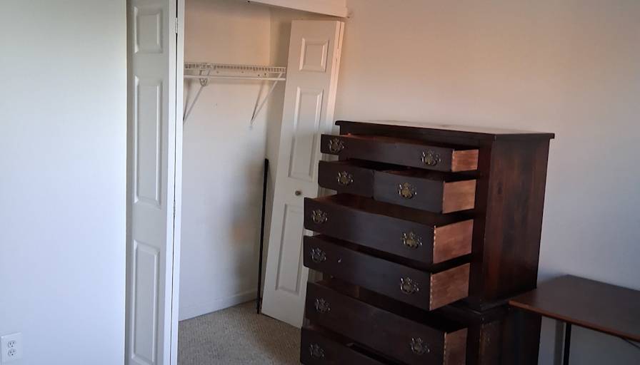 Elizar's room