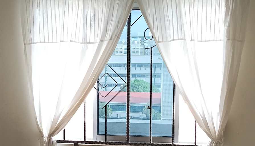 Yen's room