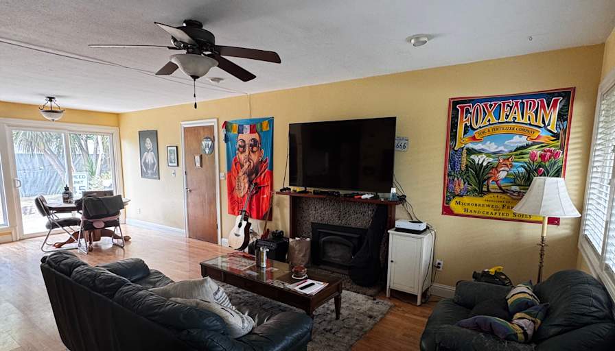 Armando's room