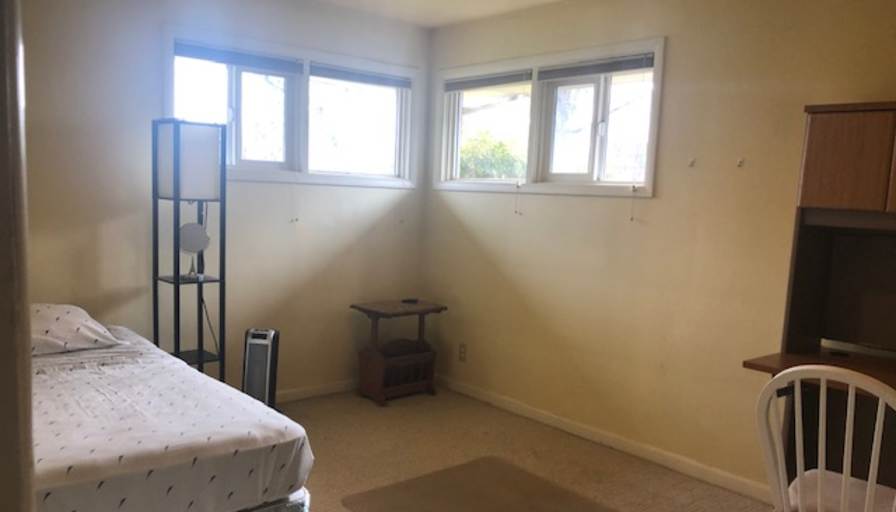 Shinta Muljani's room