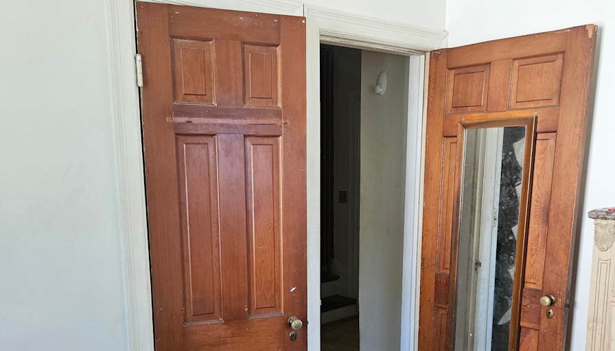 Clinton L Thompson's room