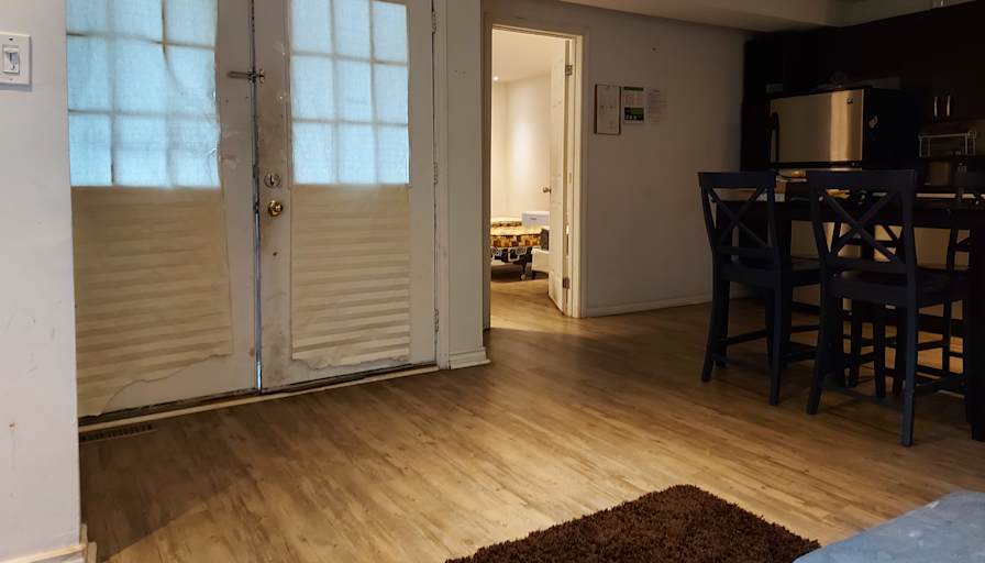 Enzo Rentals's room