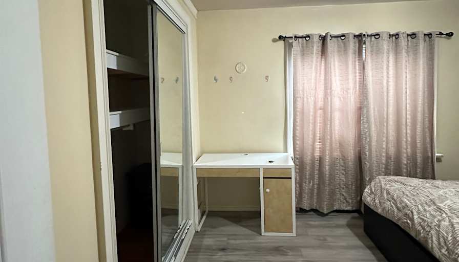 Giordaine's room