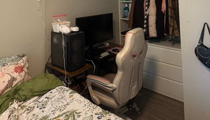 Cay's room