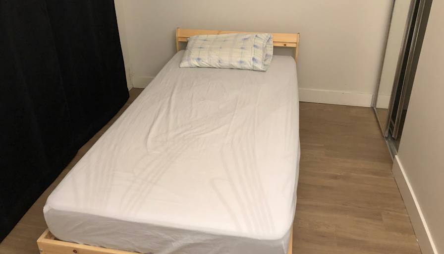 Luis's room