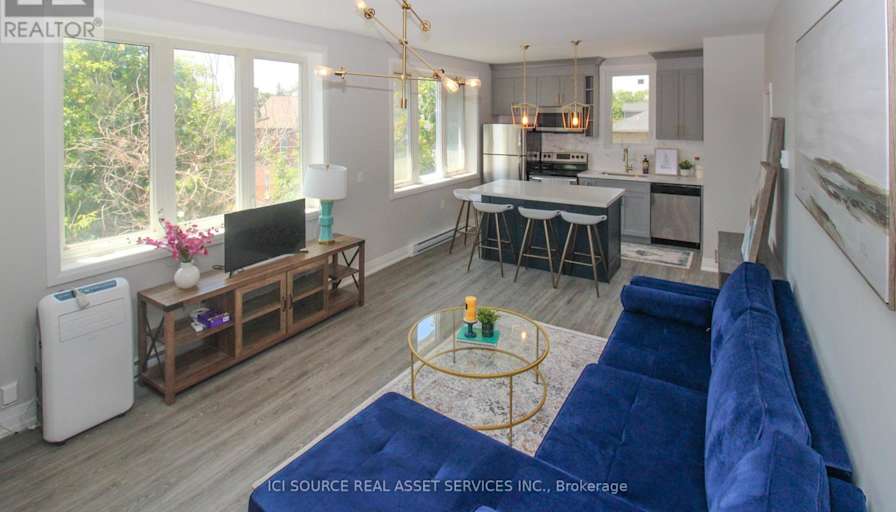 Faran Latafat's room