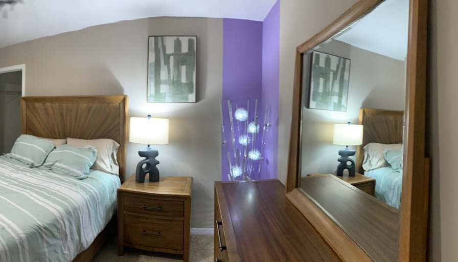 Dellas's room
