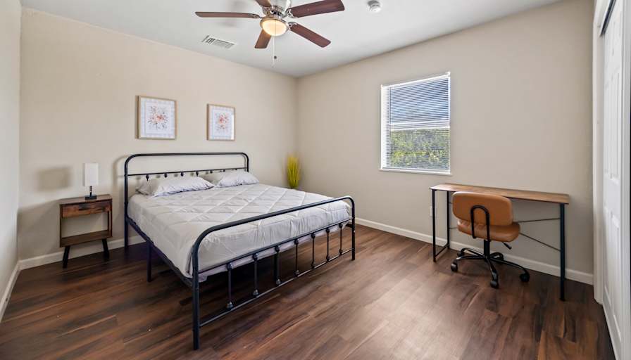 Gal's room
