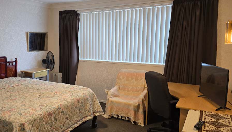 Ken's room