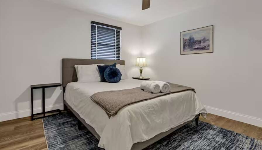 Leona's room