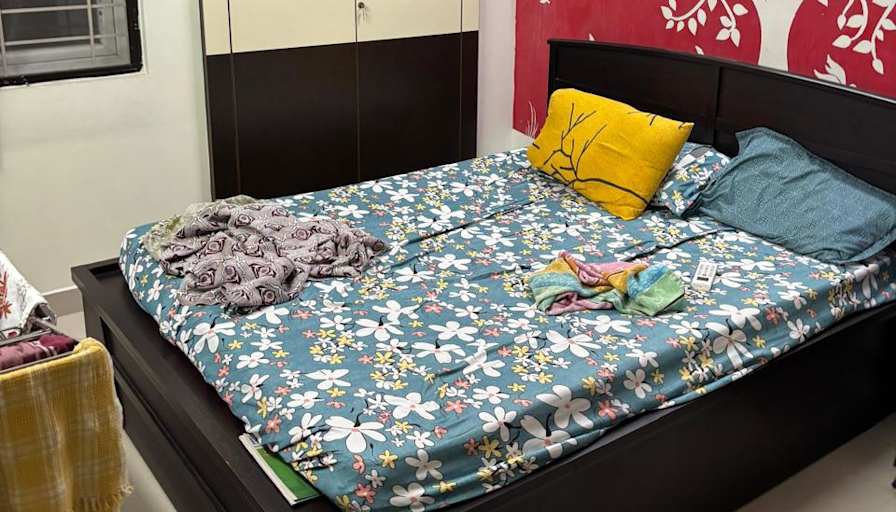 Oviya's room