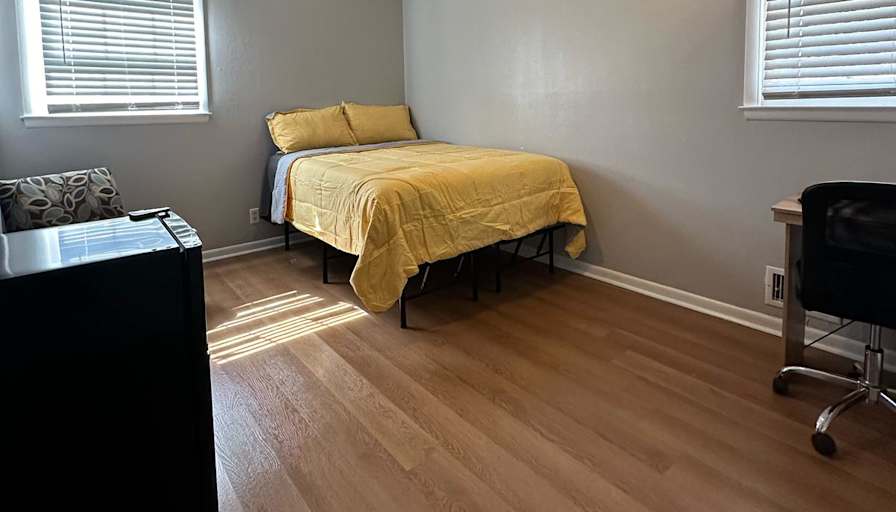 Savelle's room