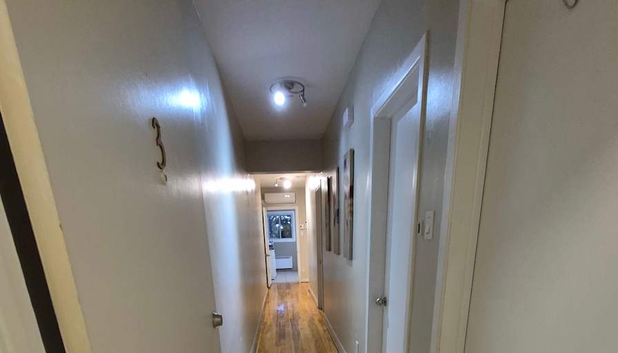 Arash Tang's room