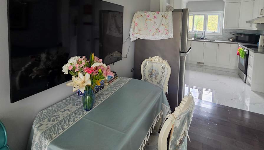 Eva's room