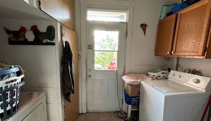 Elliot's room