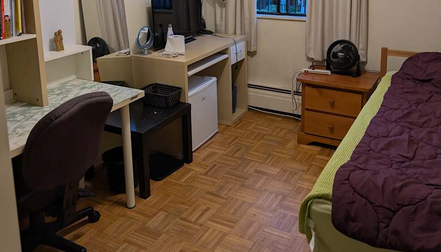 PAN JUN DENI PARK's room