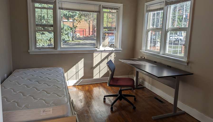 Ken's room