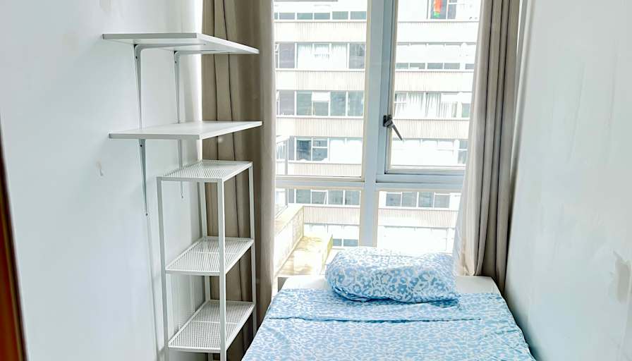 Lee's room