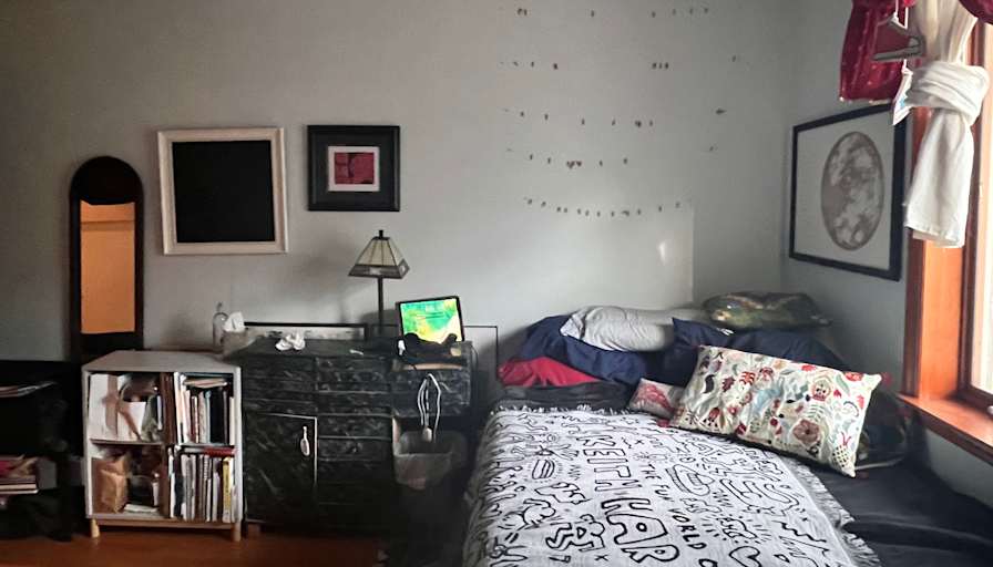 lora Morgenstern's room