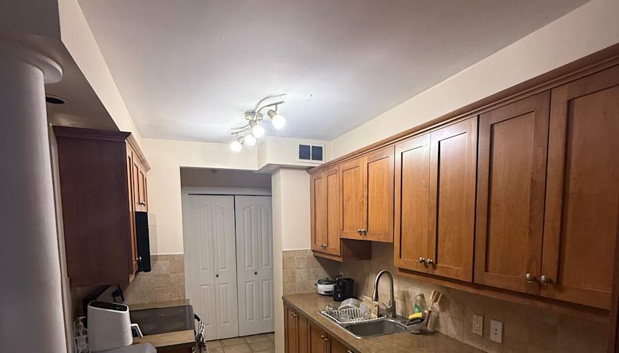 Deval's room