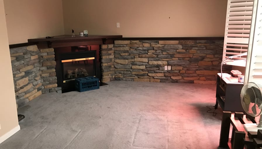 Denny's room