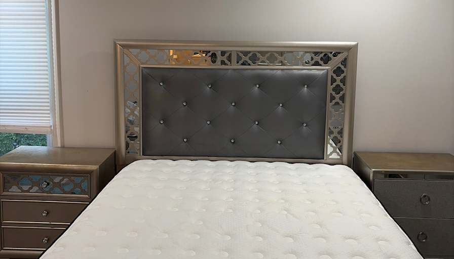 Samir  Aaron's room