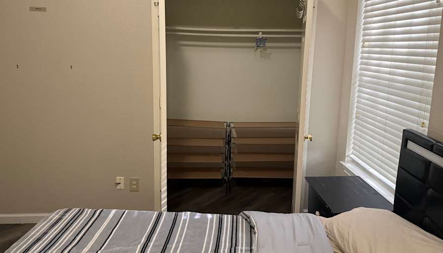 Luis's room