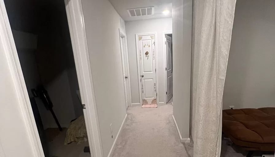 Alcove Rooms's room
