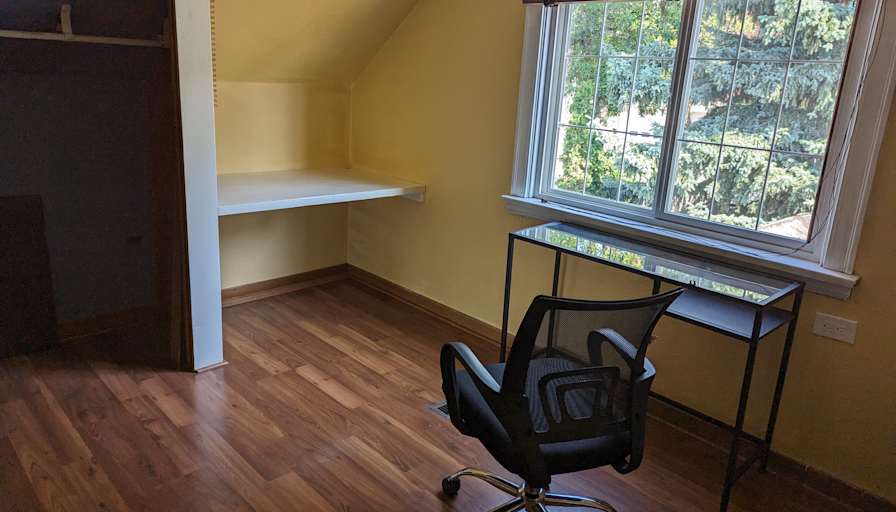 Ken's room