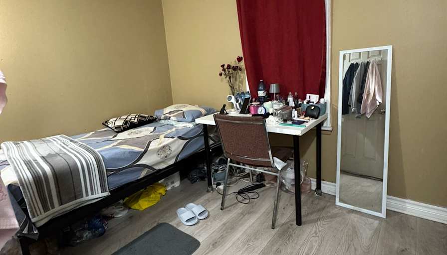 zainab's room