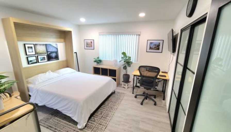 Furnished room with balcony's room