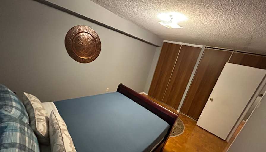 Lazar's room