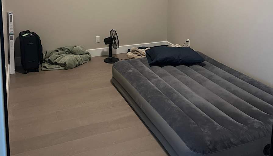 Yazanth's room