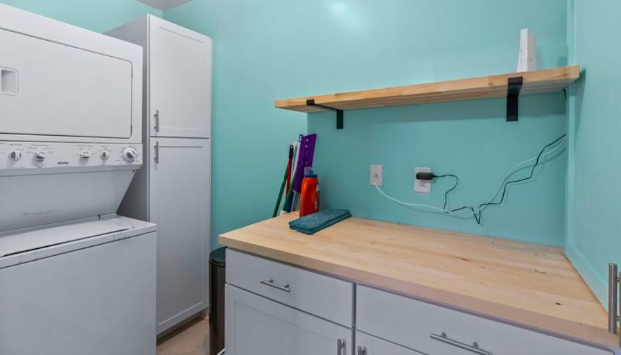 Leslie's room