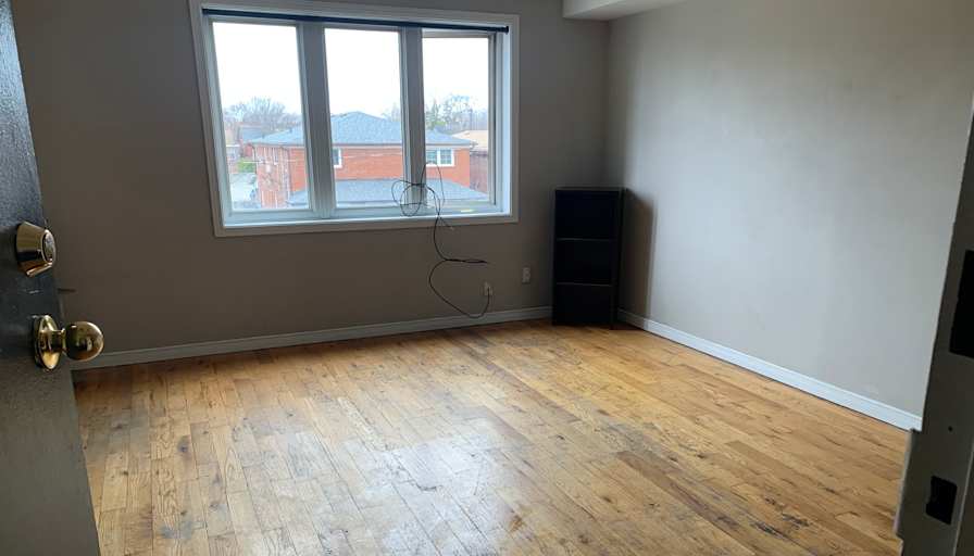 C Y's room