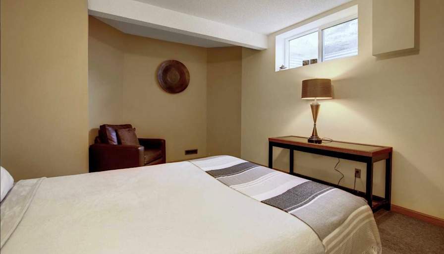 Canmore Room Rental's room
