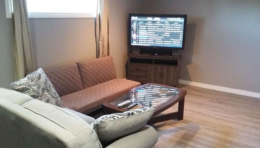 Bwood House's room