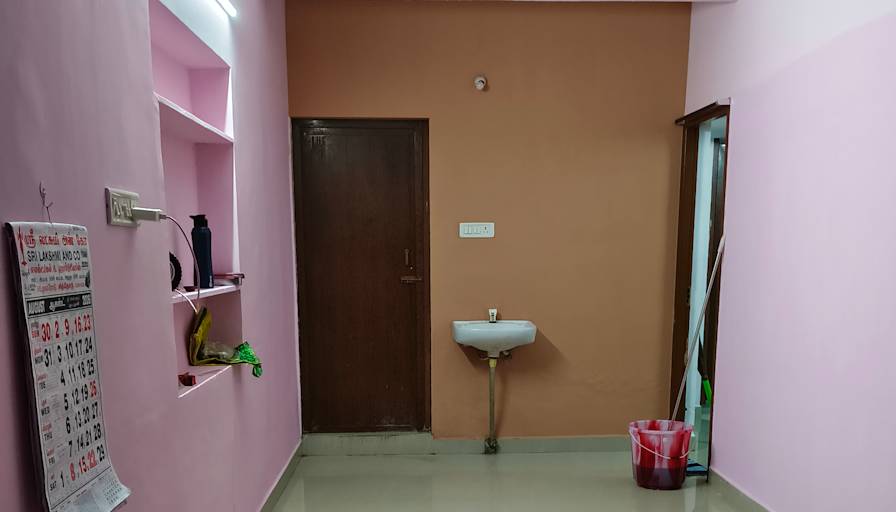 SUJITHAA R's room