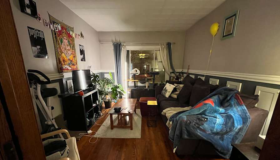 Leslie Mei's room