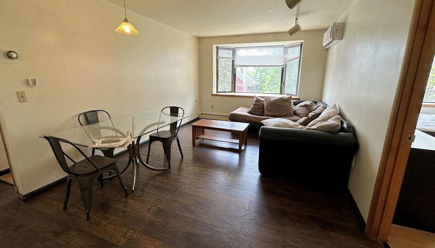 Tyler Chen's room