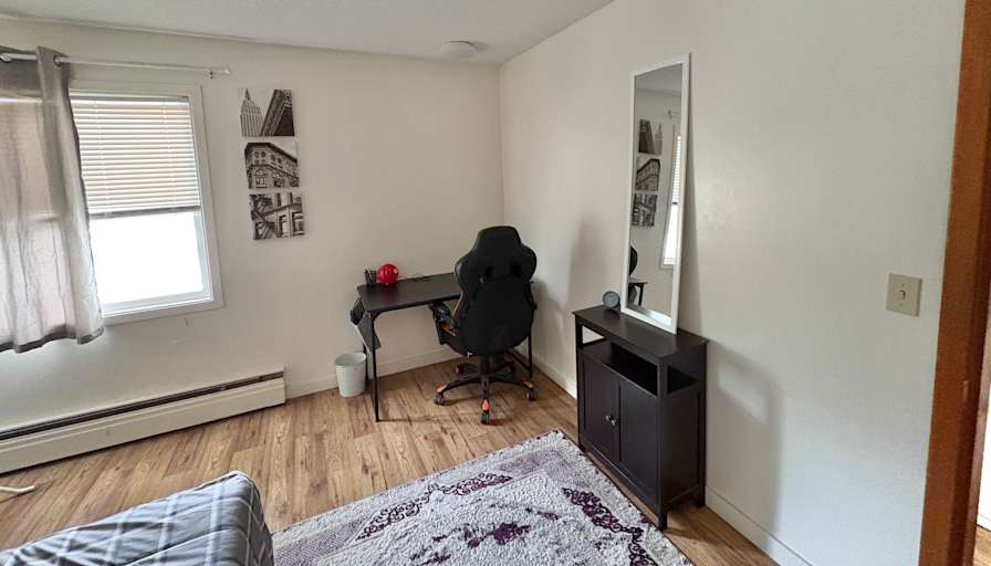 Mahdi's room