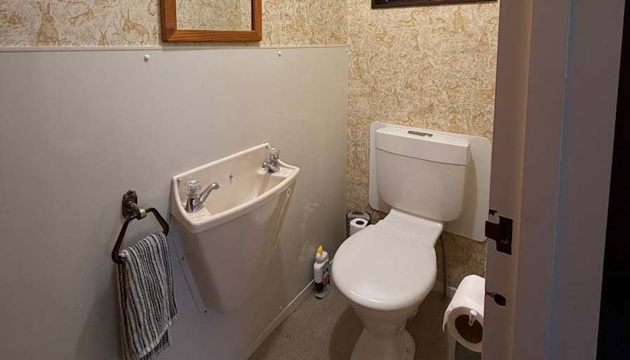 Thuluksiga Shanthinathan's room