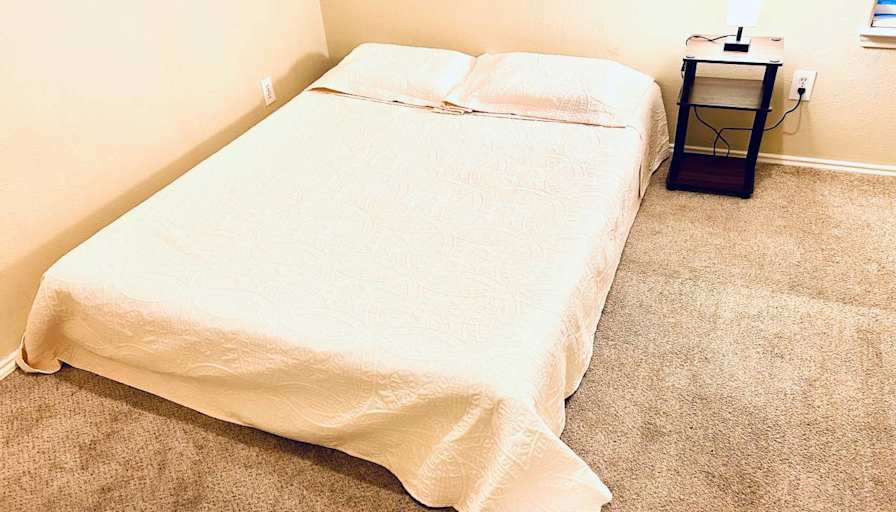 Room For Rent's room