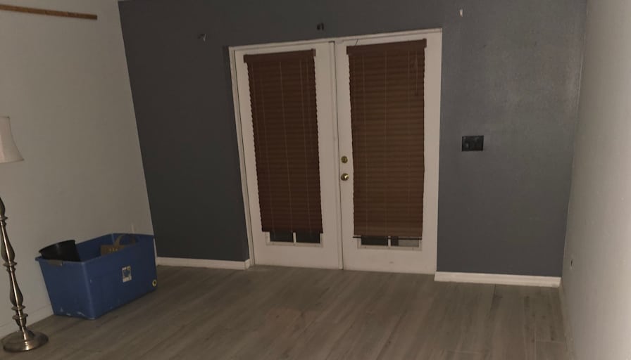 Renato Chisholm's room