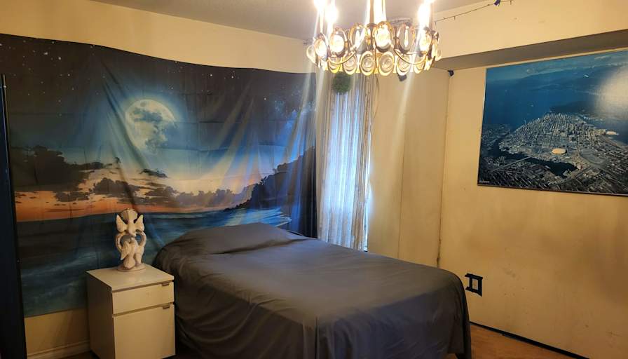 Eddy's room