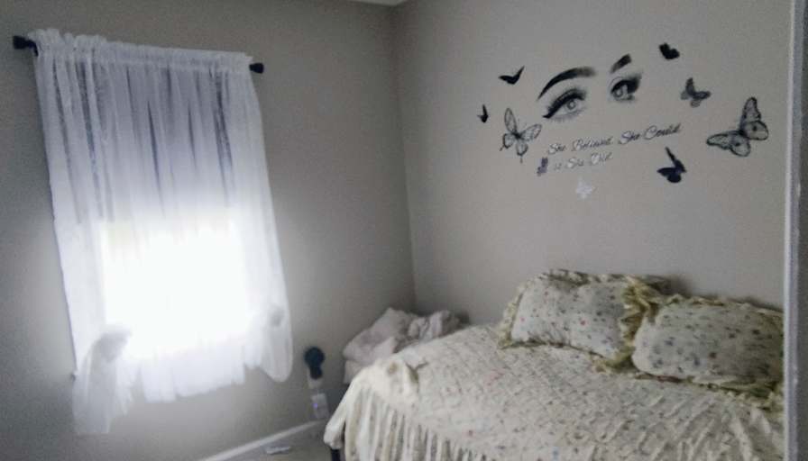 Elaine Hernandez's room