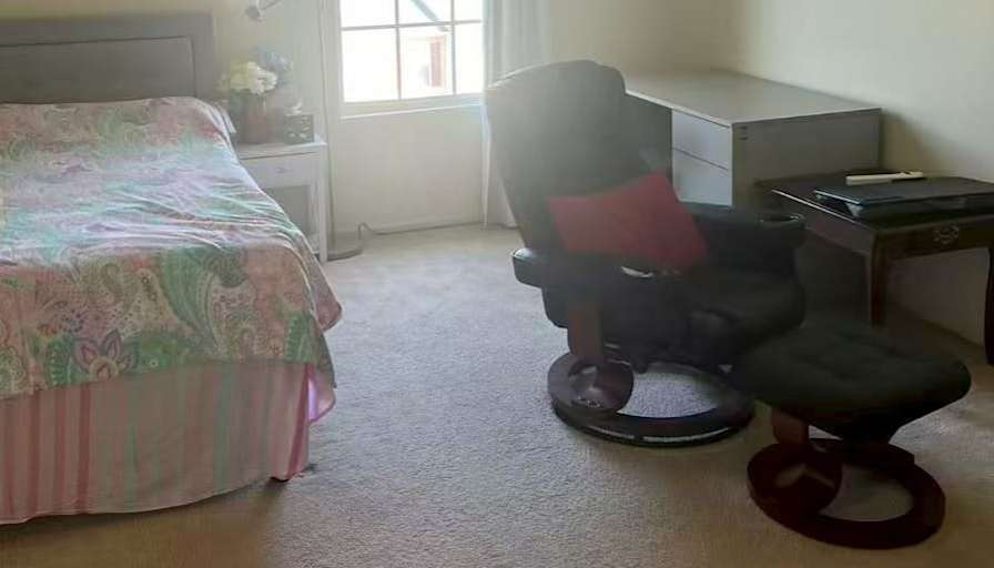 Qunying Zhao's room