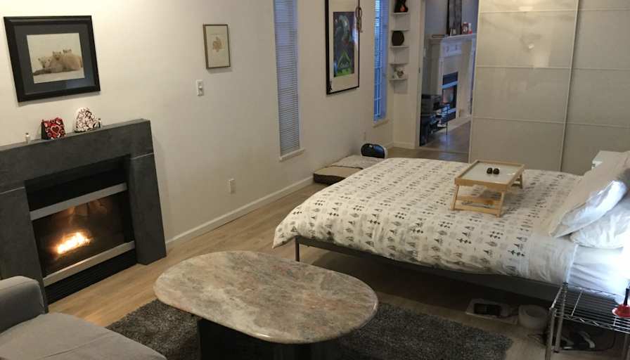 Cléo and Carl's room