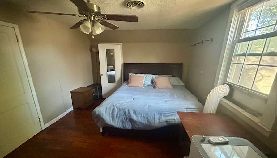 Thomas's room